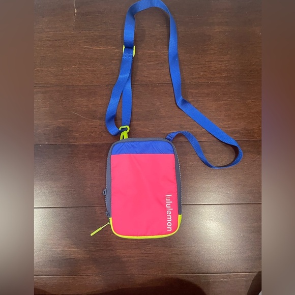 lululemon athletica Handbags - Lululemon easy access Crossbody pink highlight cerulian blue multi colorblock